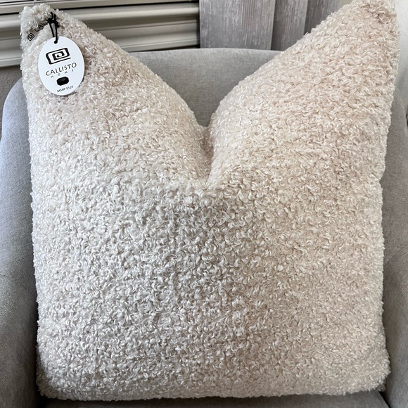 COPY - 1-NWT CALLISTO HOME BOUCLE DECORATIVE
THROW PILLOW (Read description for… - Picture 7 of 15